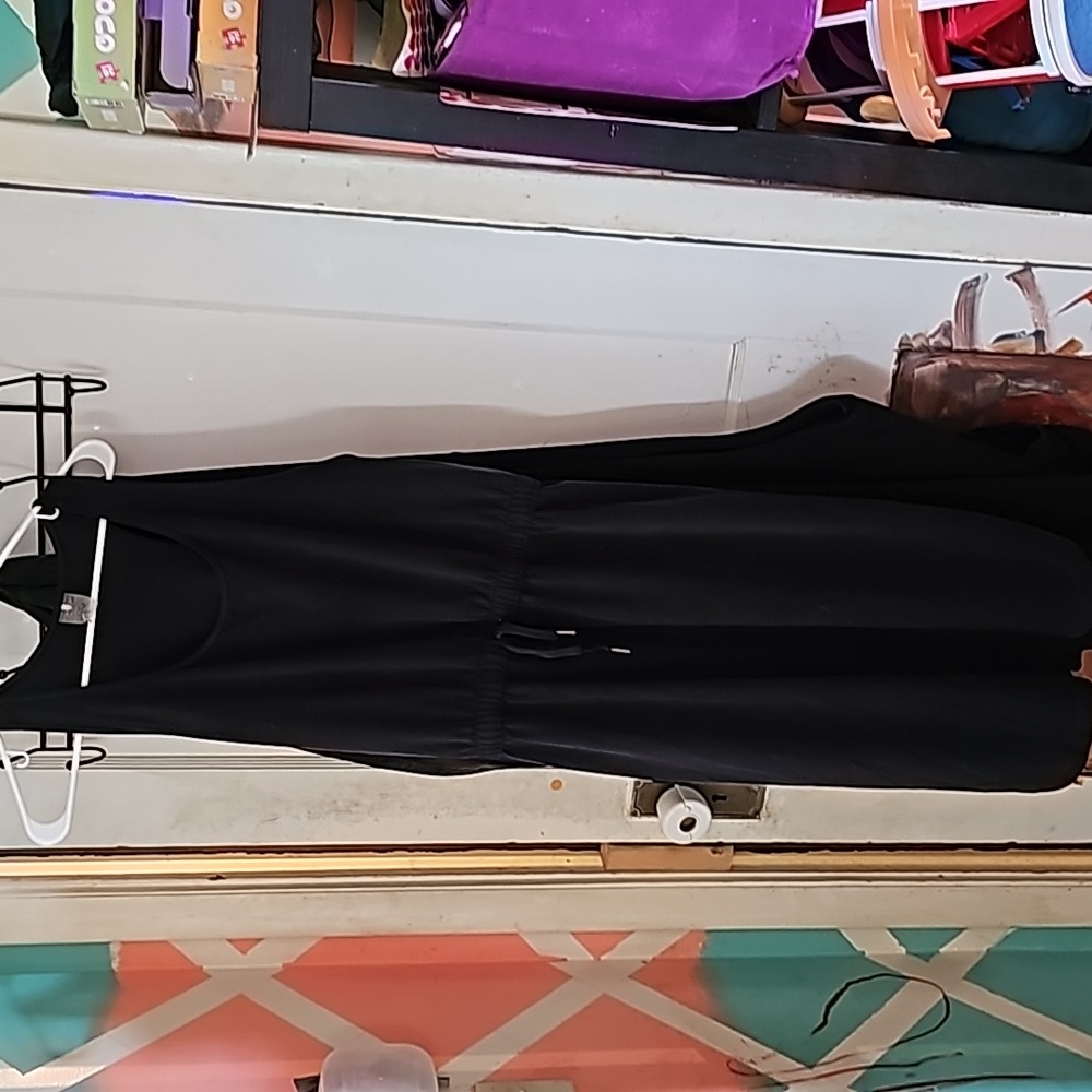 !!.                  Ladies L Black  Dress